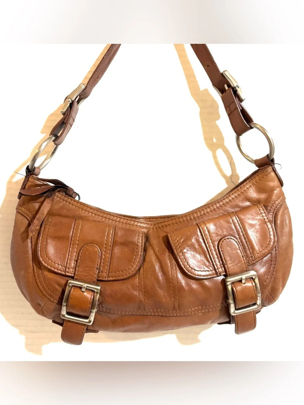 Leather distressed Shoulder Bag in Cognac Brown